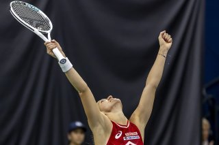 Viktorija Golubic exulte après son succès 6-0 6-0 pour maintenir la Suisse dans le groupe mondial de la Billie Jean King Cup KEYSTONE/SALVATORE DI NOLFI
